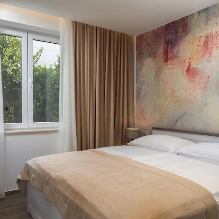 Lejlighed Brand New*city Centre Apart. Kirby *